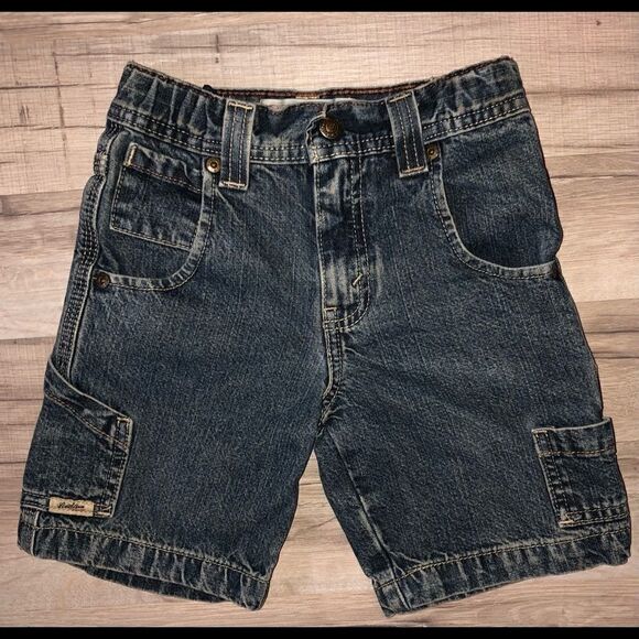 Signature Levi’s Boys Jean Shorts, Size 4 - Picture 1 of 4